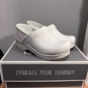 Dansko Clogs Size 35 (US6)